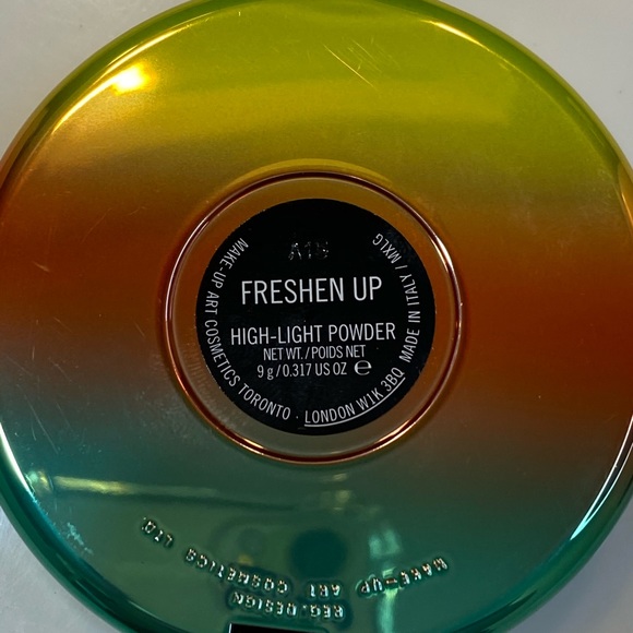 Wash & Dry MAC Makeup - Picture 3 of 3